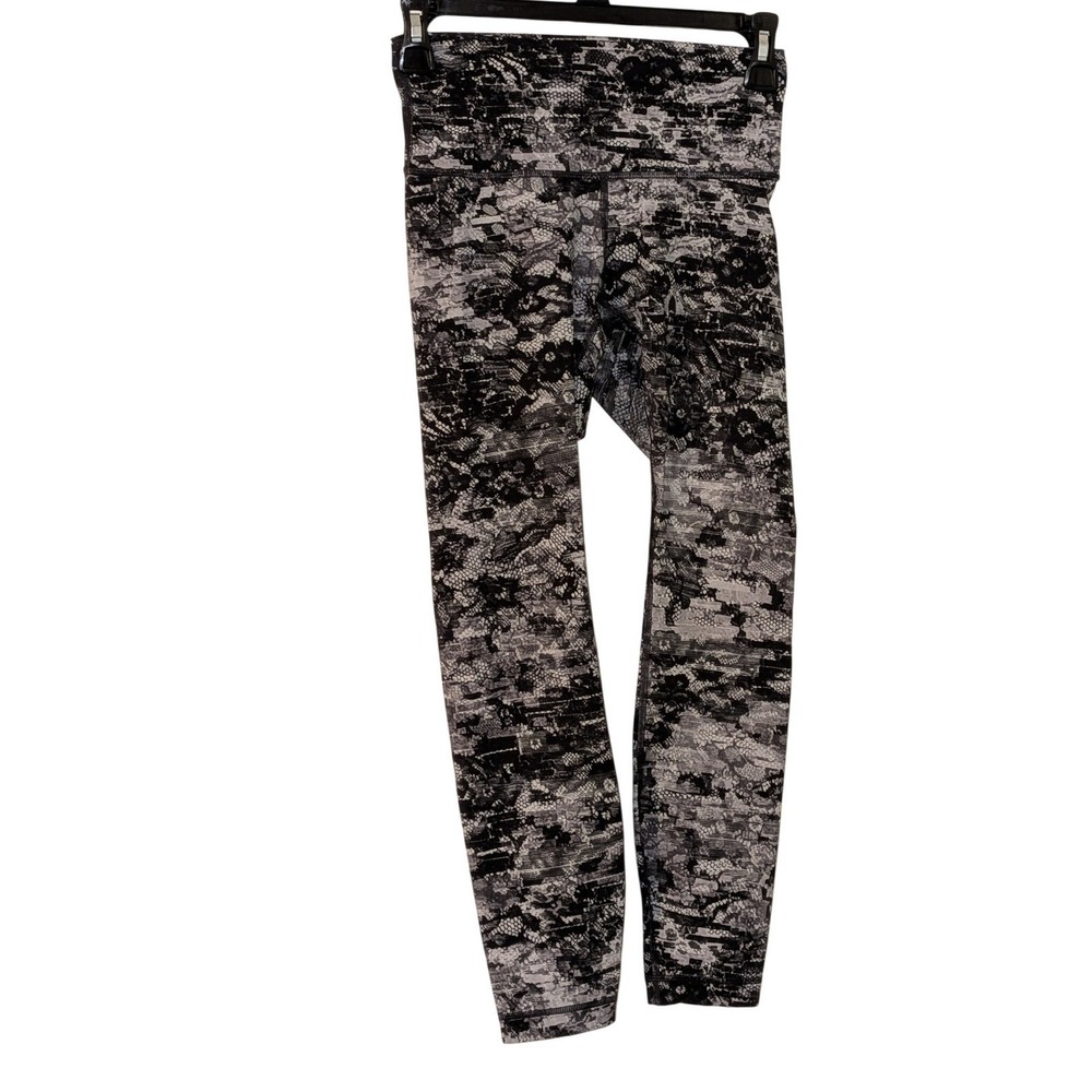 Lululemon Wunder Under 25 in Leggings Starry Night Lace Print Black White Size 4